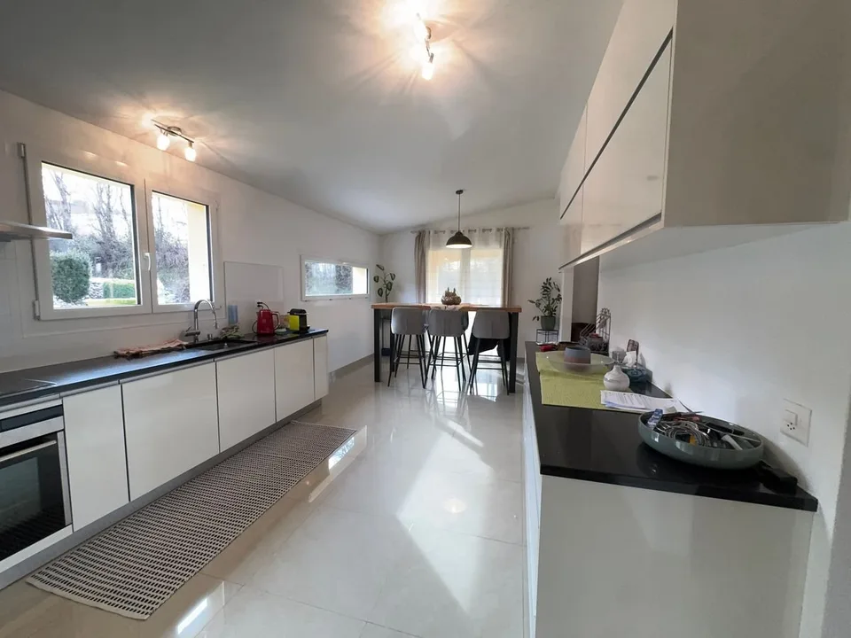 Superba casa indipendente d'architetto situata a soli 18 minuti da Bulle.