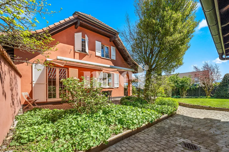Maison individuelle de 5.5 pièces avec piscine à vendre à Neyruz