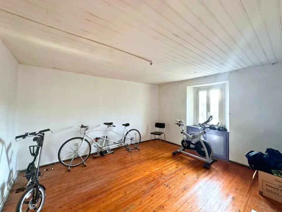 Interessantes Wohnanlage zur Renovierung mit privatem Hof und kleinem Garten – Foto 9 von 19