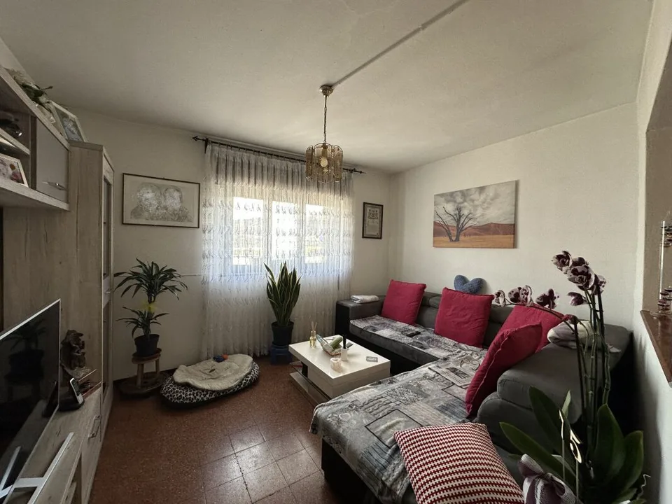 Interessantes Wohnanlage zur Renovierung mit privatem Hof und kleinem Garten – Foto 14 von 19