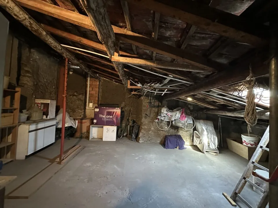 Interessantes Wohnanlage zur Renovierung mit privatem Hof und kleinem Garten – Foto 17 von 19