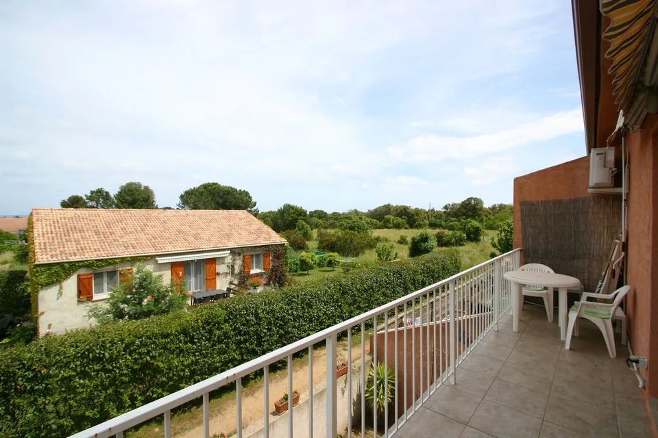 Charmant appartement de 3,5 pièces avec balcon à Cervione