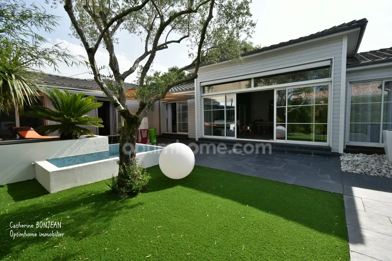 Maison à vendre 6 pièces 250 m2 prestations de qualité à BLANQUEFORT