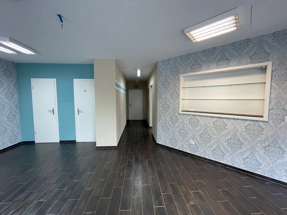 Retail space limited until 31.05.2028 - Startup or Pop Up opportunity