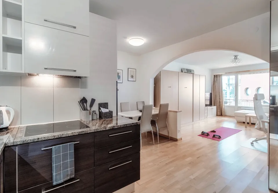 Einzimmerwohnung mit Balkon und Seeblick – Paradiso