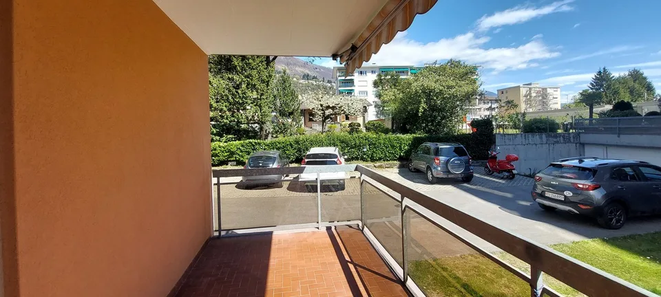 Appartamento di 2,5 locali recentemente ristrutturato con ampio balcone in affitto ad Ascona.
