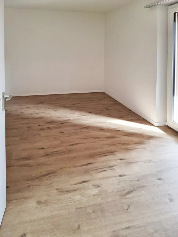 Appartamento di 2,5 locali recentemente ristrutturato con ampio balcone in affitto ad Ascona. – Foto 6 von 14