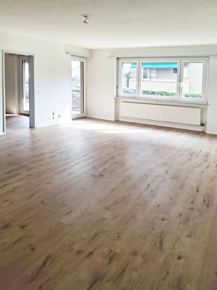 Appartamento di 2,5 locali recentemente ristrutturato con ampio balcone in affitto ad Ascona.