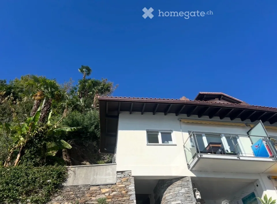 Traumaussicht über dem Lago Maggiore