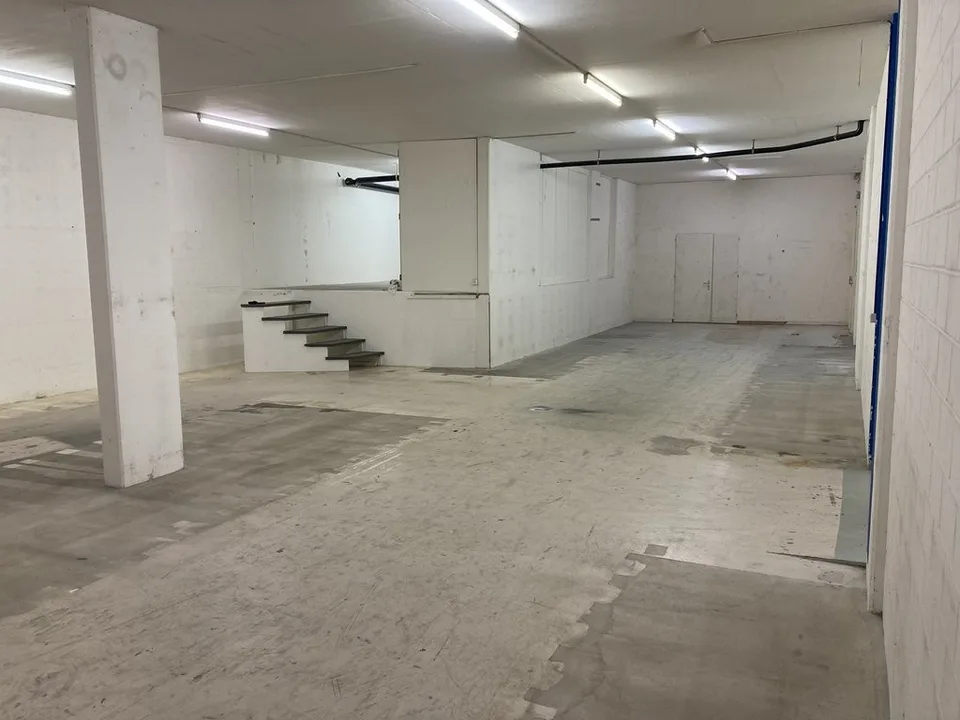 Suchen Sie einen geräumigen Lokal zwei Schritte vom Stadtzentrum entfernt?
