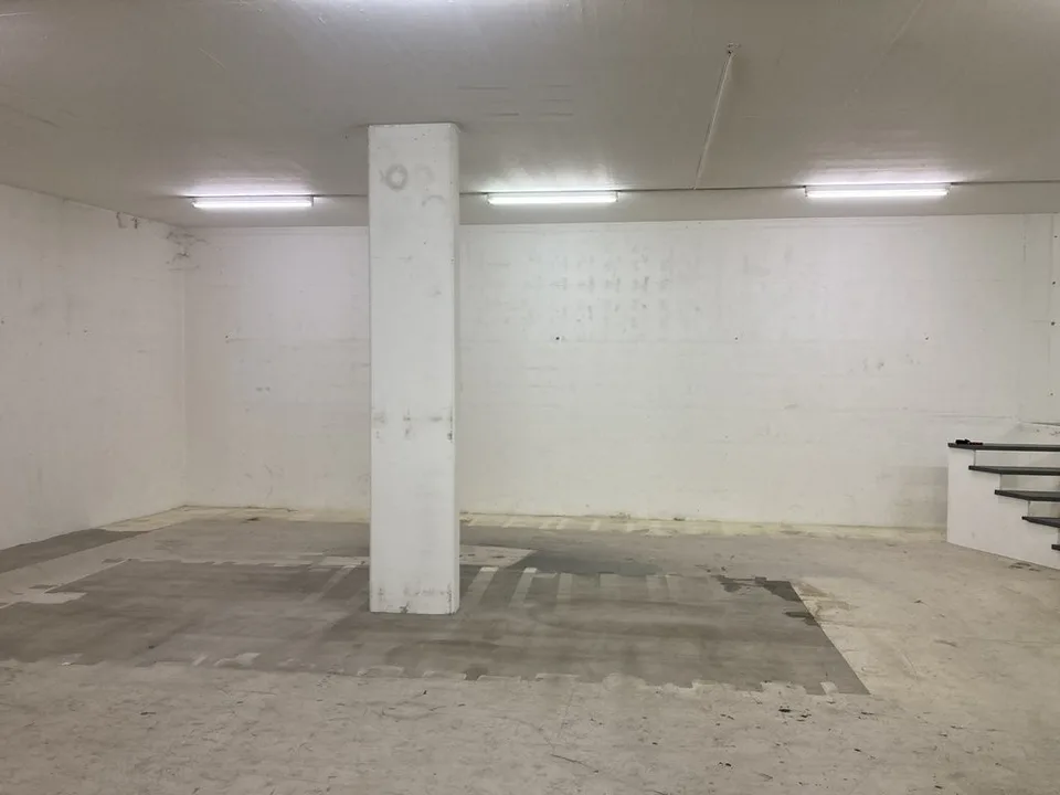 Suchen Sie einen geräumigen Raum zwei Schritte vom Stadtzentrum entfernt? – Foto 7 von 12