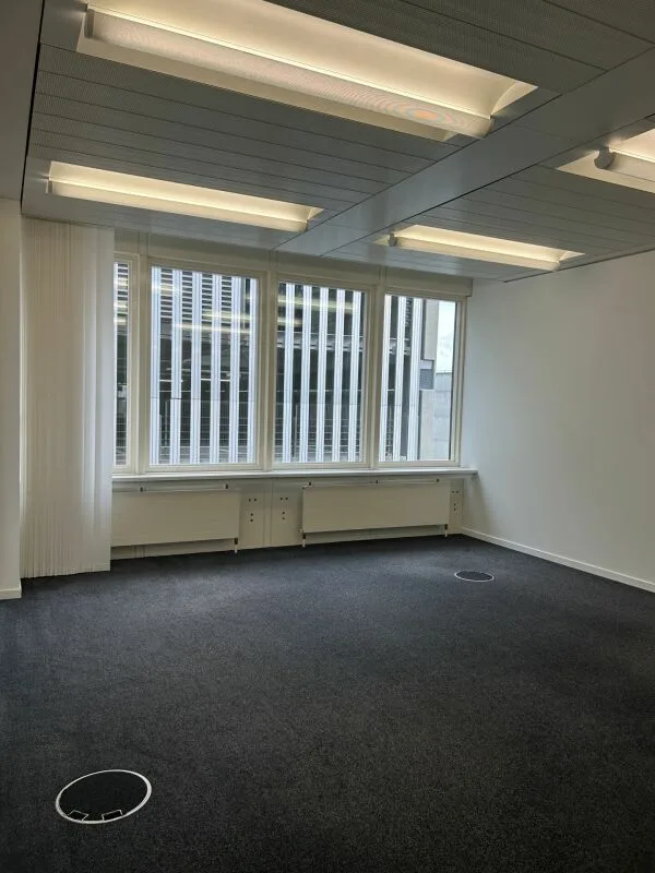Prime Center 1 - Büroblock mit Aussicht auf das Fluggeschehen
