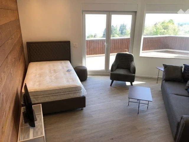 Suche NM für Studio Bodenseeblick / gr. Balkon, ab sofort