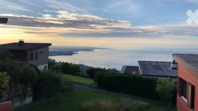 Recherche de sous-locataire pour ce joli studio dès maintenant avec vue sur le lac de Constance / grand balcon