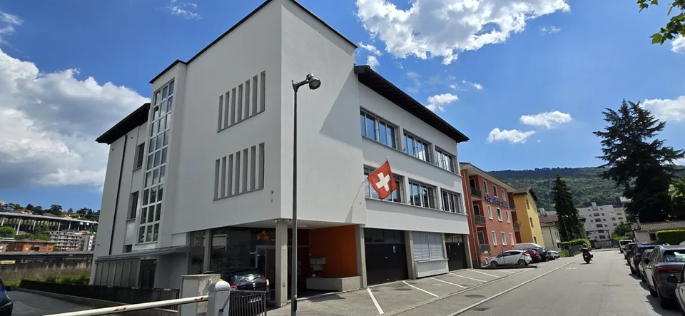 CHIASSO  SPAZIO DIREZIONALE DI 400 MQ