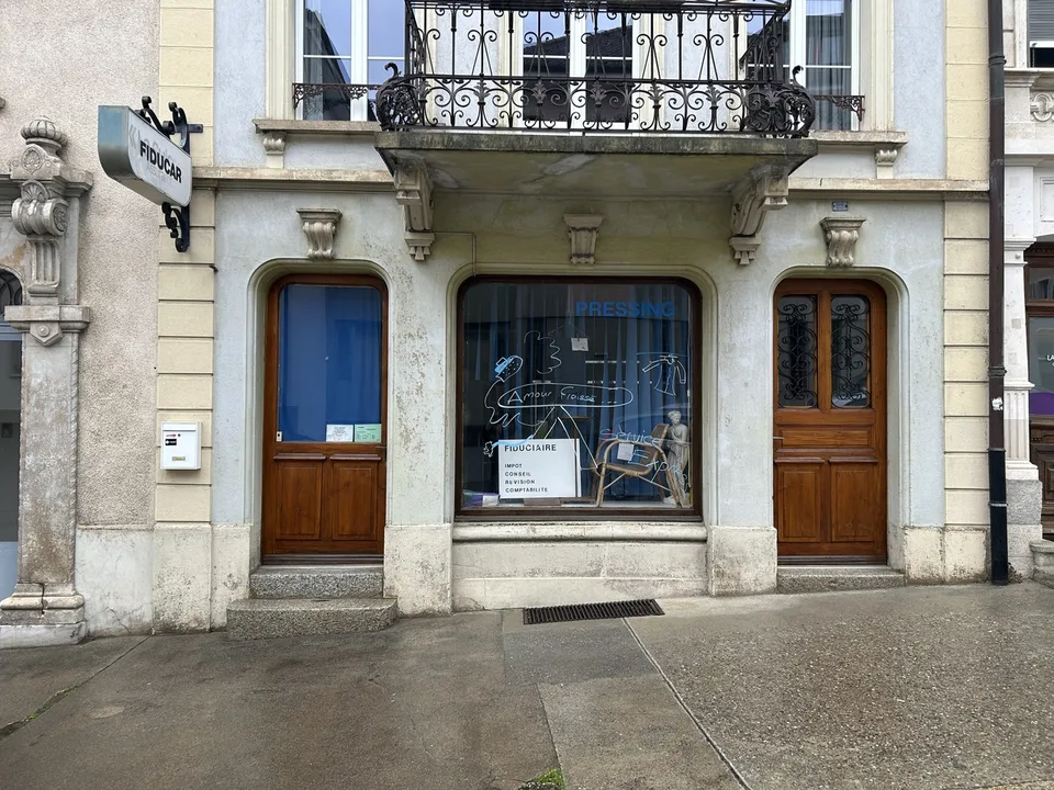 Petit local commercial avec vitrine au coeur de Romont