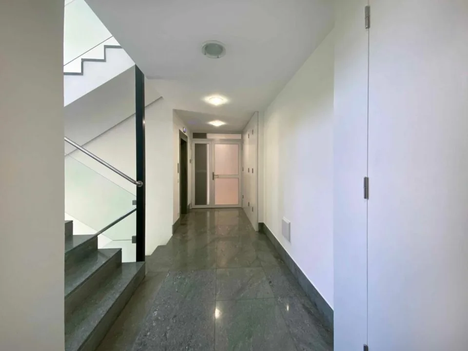 LUGANO · BÜRO IN ZENTRALER LAGE UND VERFÜGBAR AB SOFORT · 198 m2