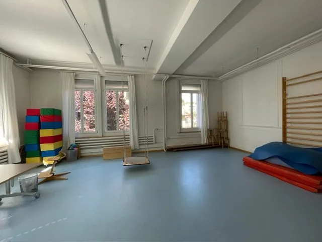 Im Zentrum von Wädenswil: attraktive und grosszügige Räumlichkeiten in Nachmiete zu vergeben.
