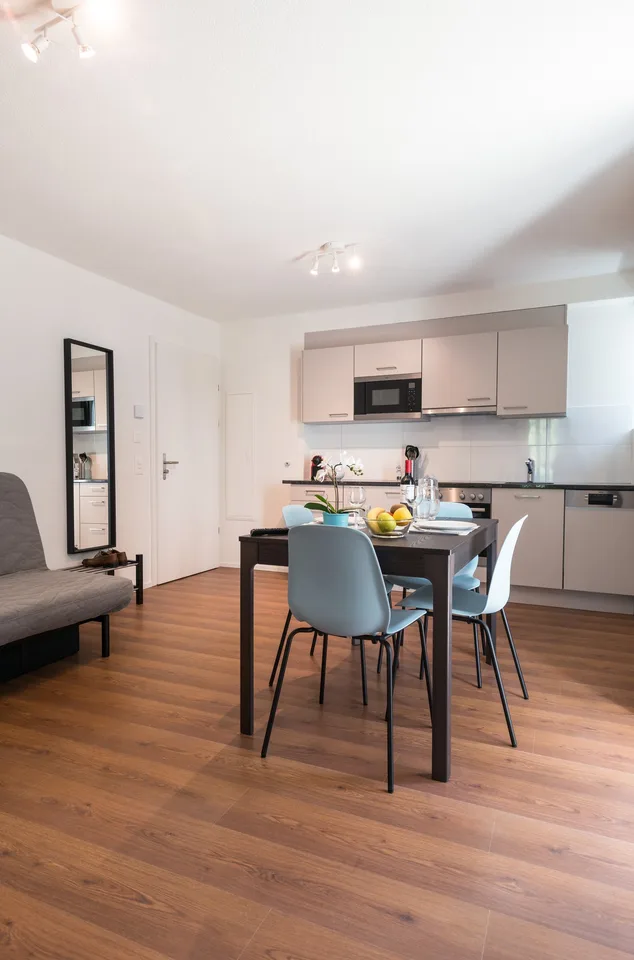 Grosszügiges möbliertes 2 Zimmer-Apartment mit Balkon in Zürich-Altstetten