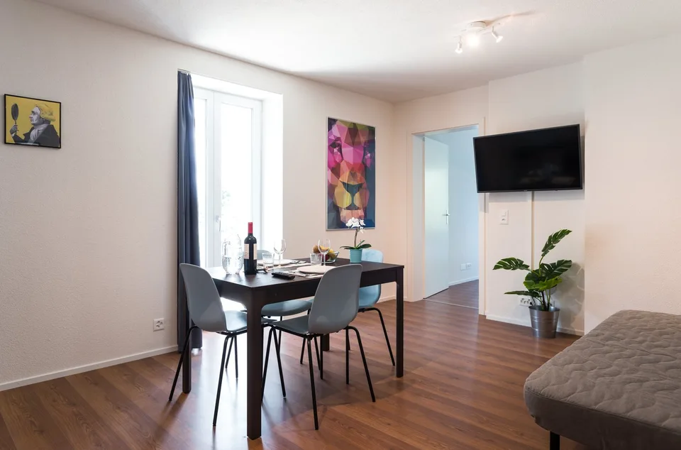 Grosszügiges möbliertes 2 Zimmer-Apartment mit Balkon in Zürich-Altstetten