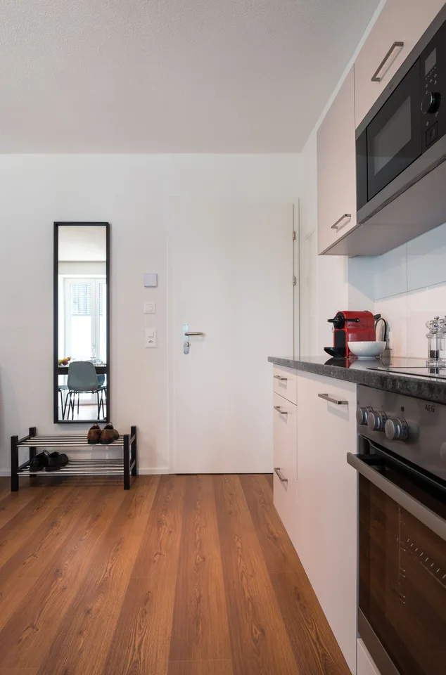 Grosszügiges möbliertes 2 Zimmer-Apartment mit Balkon in Zürich-Altstetten – foto 6 di 14