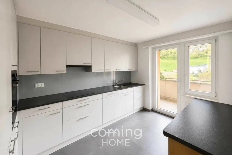 Vivere all'insegna del tempo a Brig-Glis - appartamento di 4,5 locali con balcone e panorama montano