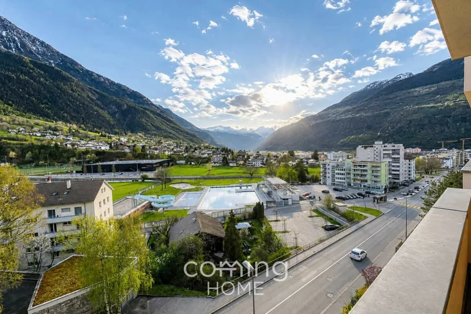 Vivere all'insegna del tempo a Brig-Glis - appartamento di 4,5 locali con balcone e panorama montano