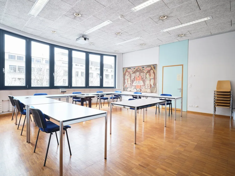 Ufficio e ricerca sulla riva del Reno – foto 7 di 10