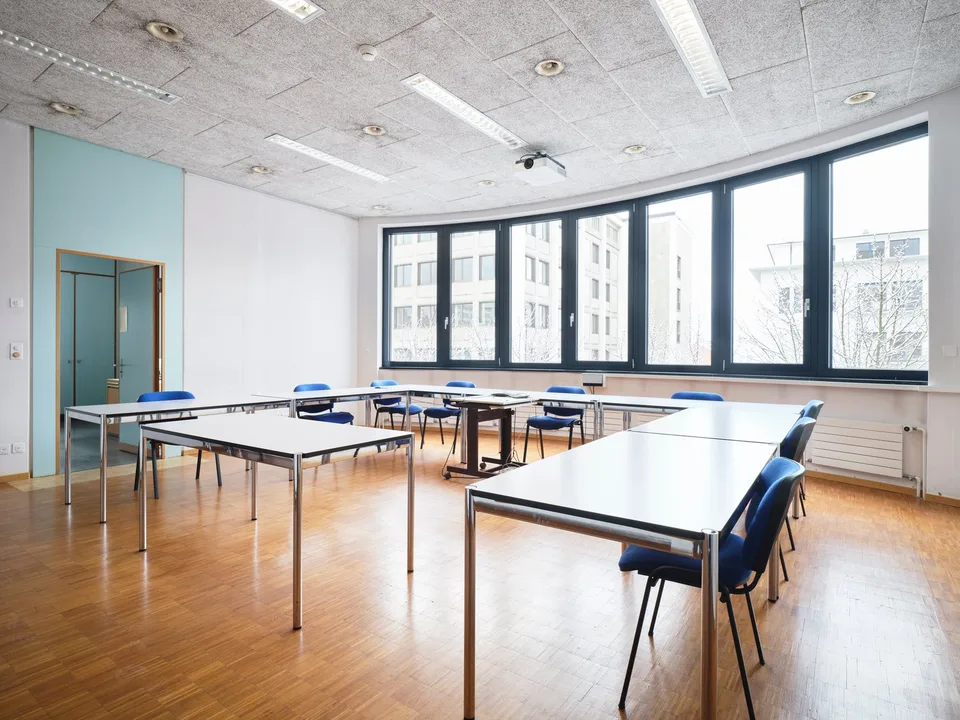 Ufficio e ricerca sulla riva del Reno – foto 8 di 10