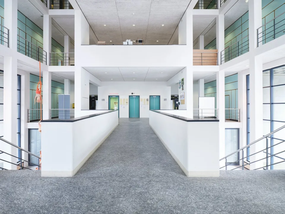 Büro und Forschung an Rheinlage