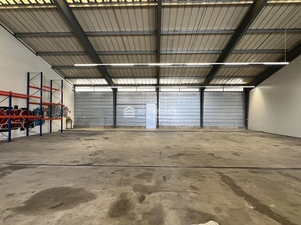 CORCELLES-PRES-PAYERNE (VD) - Superficie industriale in affitto