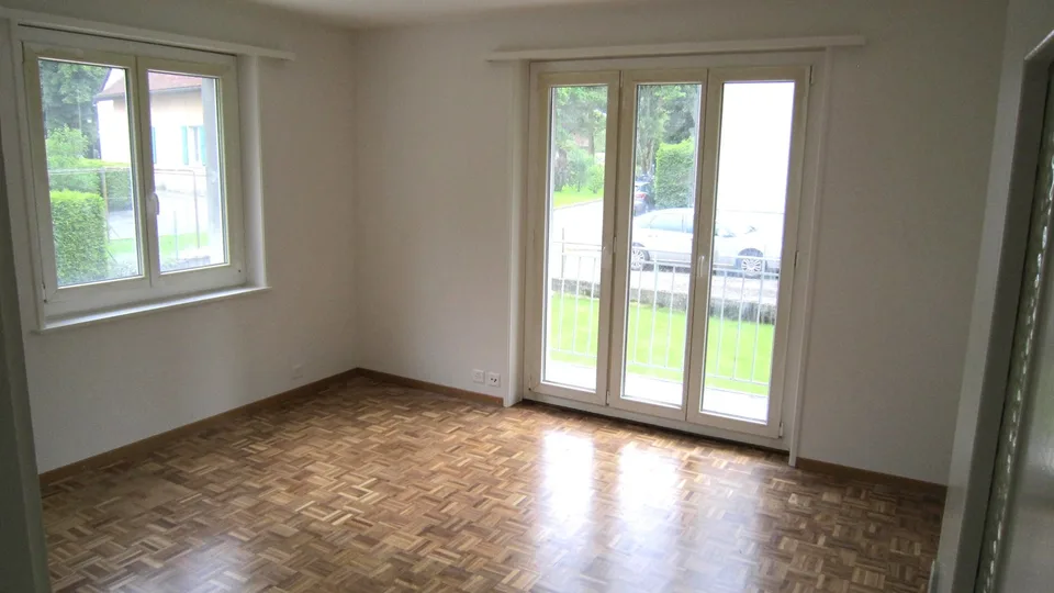 Bello appartamento di 3 locali con balcone al piano rialzato