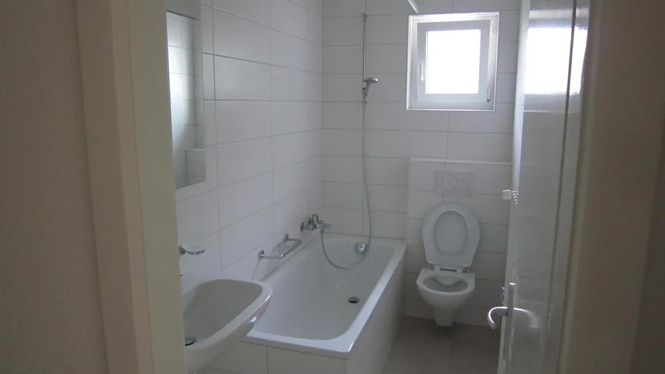 Bello appartamento di 3 locali con balcone al piano rialzato