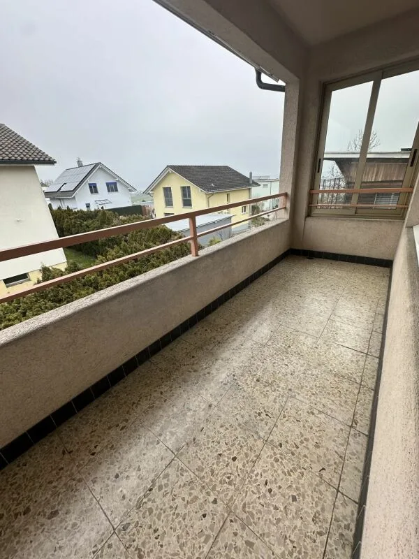 Zu vermieten ist eine schöne 4,5-Zimmer-Wohnung mit Balkon in einem ruhigen Viertel
