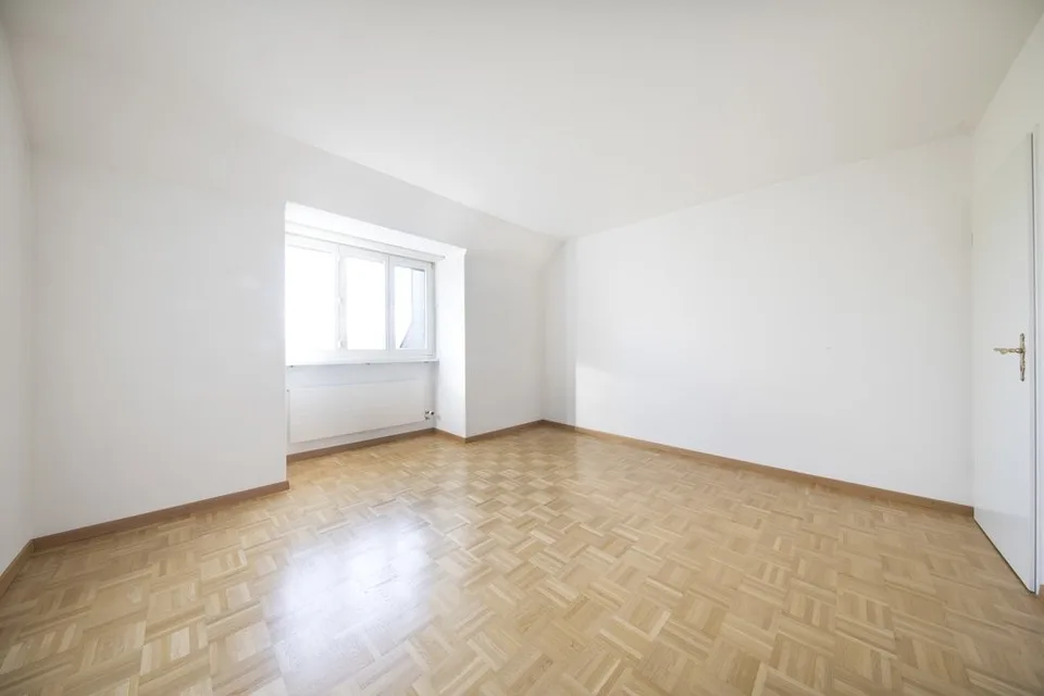 Heimelige Dachwohnung zu vermieten - 1 Monatsnettomiete geschenkt!