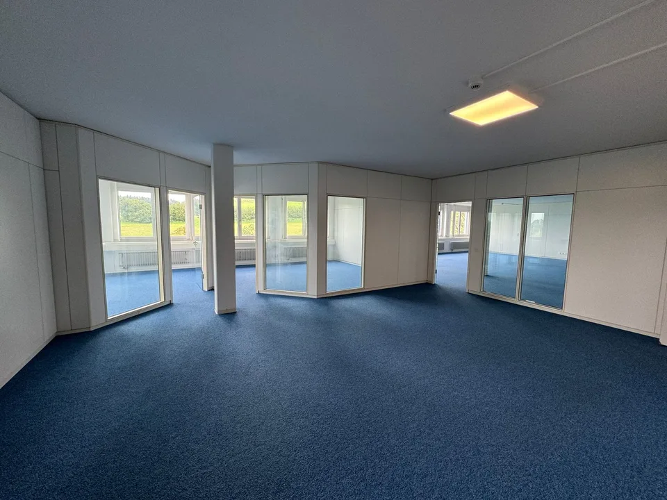 Espace de bureau et commercial spacieux à louer à Sempach-Station