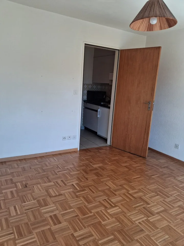 Charmantes Studio im 5. Stock in Delémont – Foto 9 von 17