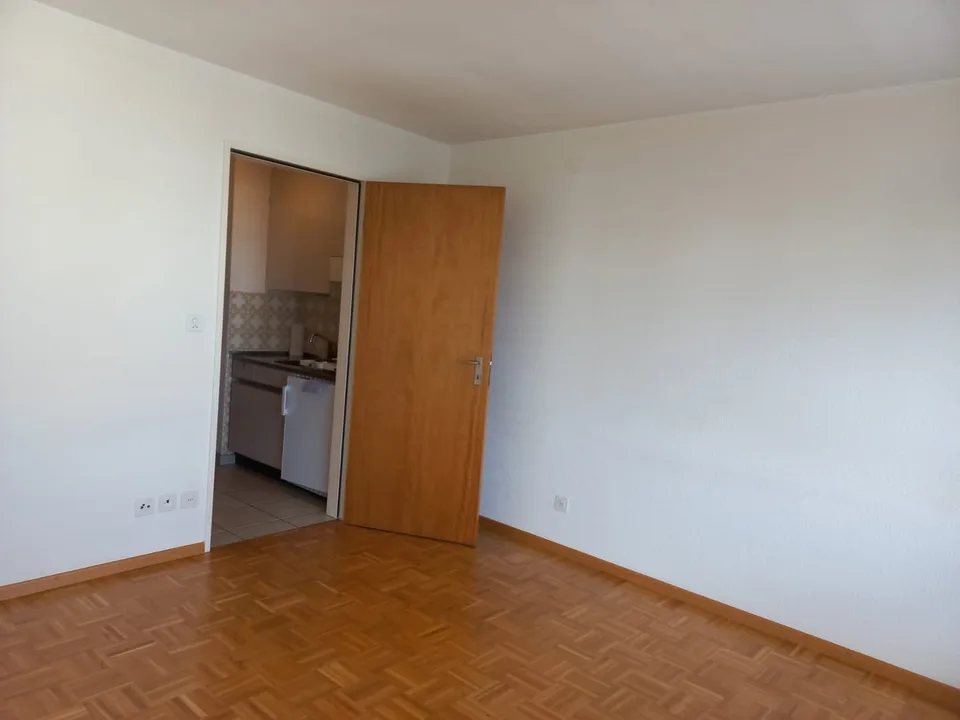 Charmantes Studio im 5. Stock in Delémont – Foto 10 von 17