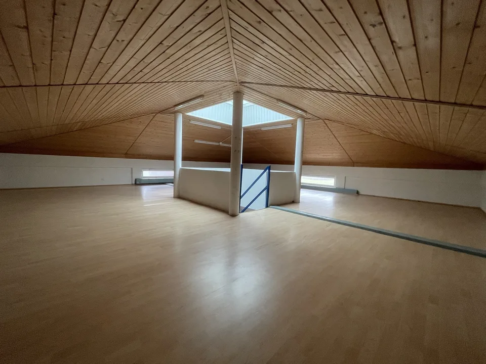 Commercial Surface – photo 10 of 11