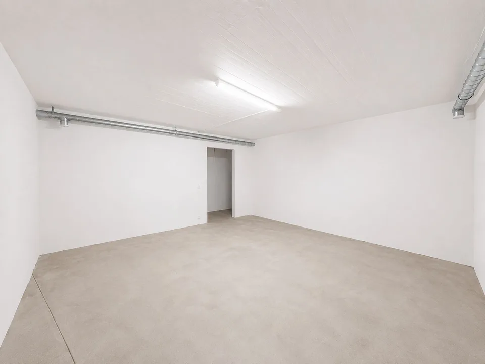 Spazio di magazzino come magazine con toilette in posizione centrale a Stetten in affitto!
