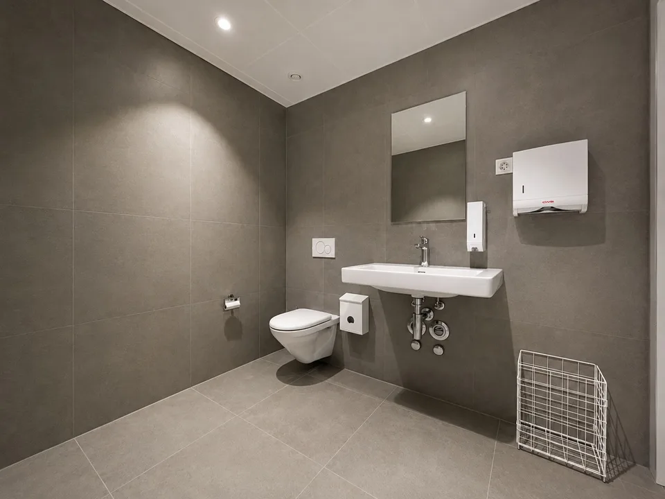 Spazio di magazzino come magazine con toilette in posizione centrale a Stetten in affitto!