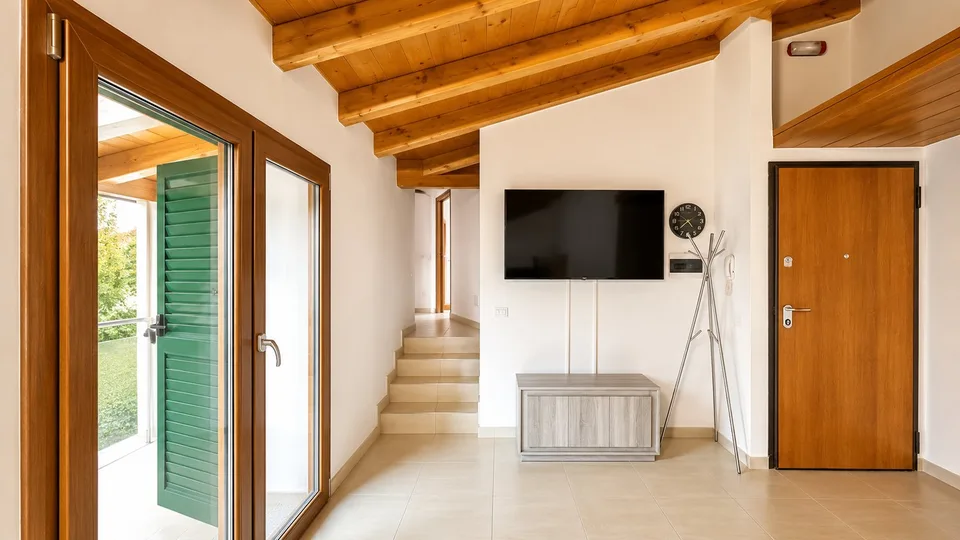 Appartement moderne de 3,5 pièces avec meubles et balcon