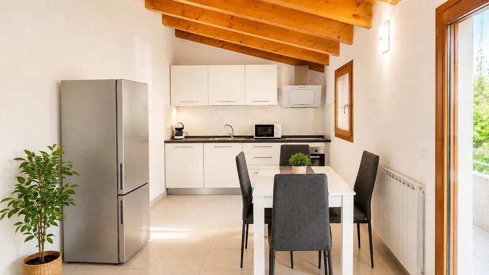 MODERNO APPARTAMENTO ARREDATO DI 3,5 LOCALI CON BALCONE