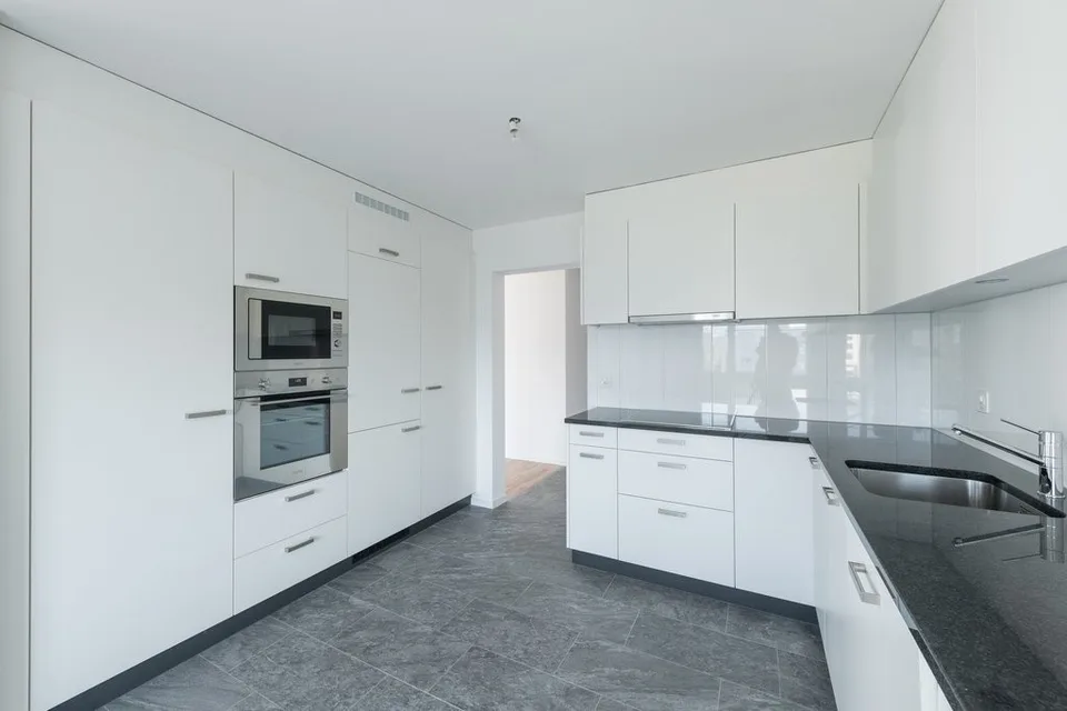 GERÄUMIGES UND HELLES 4.5-ZIMMER-WOHNUNG