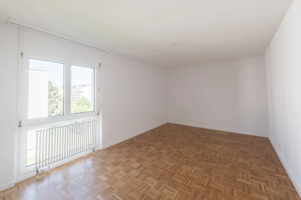 GERÄUMIGES UND HELLES 4.5-ZIMMER-WOHNUNG