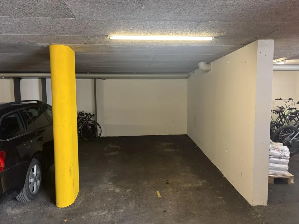 Place de parking dans le garage souterrain à louer
