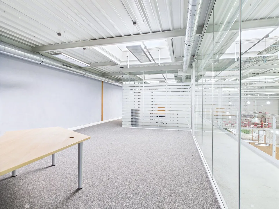 Spazi per uffici nel quartiere industriale da 144m2 – foto 7 di 9