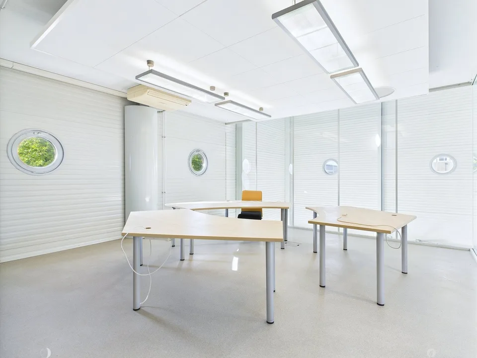 Spazi per uffici nel quartiere industriale da 144m2