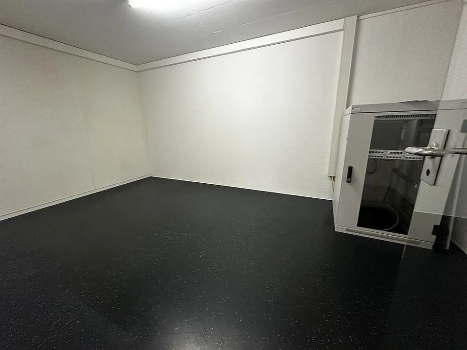 Espace commercial / bureau, rez-de-chaussée – photo 7 sur 11