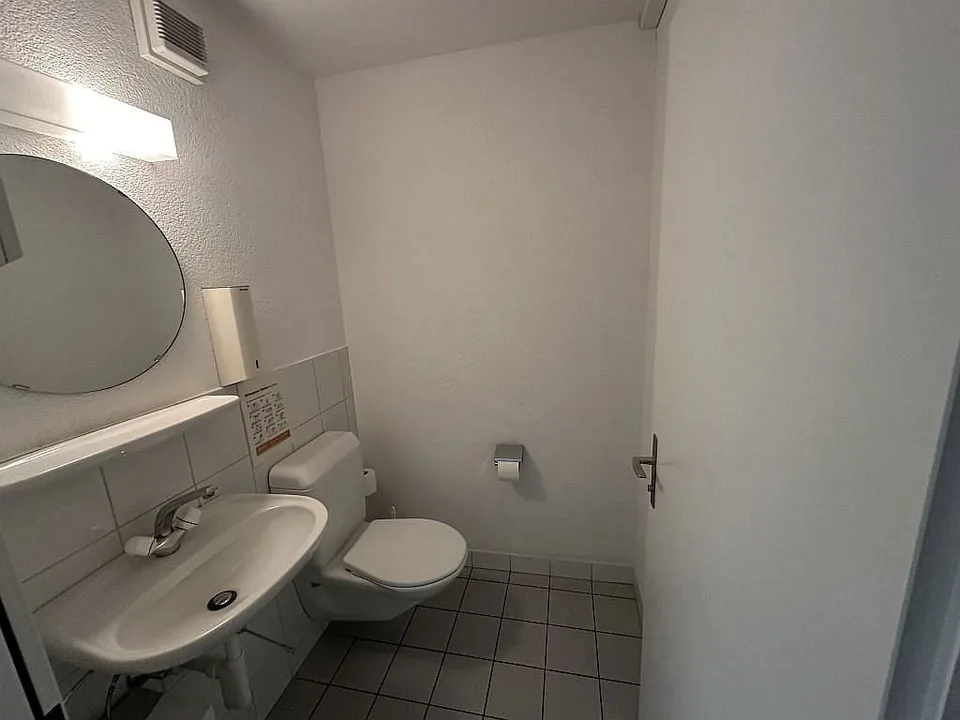 Espace commercial / bureau, rez-de-chaussée – photo 10 sur 11